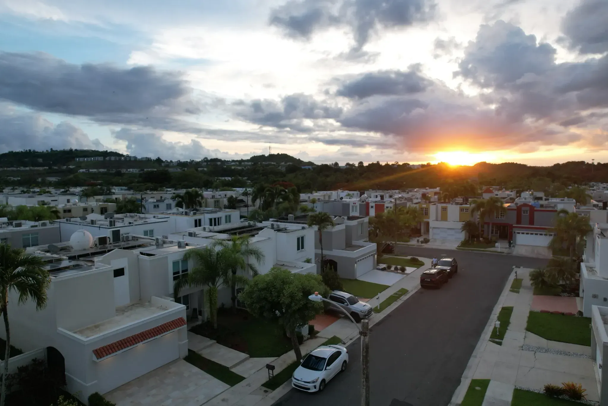 Atardecer sobre el Complejo Encantada, Trujillo Alto